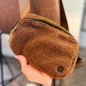 Lululemon Everywhere Belt Bag